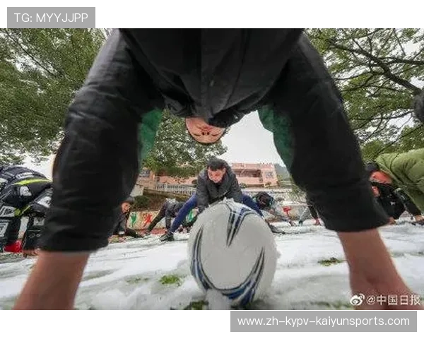 足球雪地钉鞋设计是否能帮助球员在积雪场地中维持控制与稳定